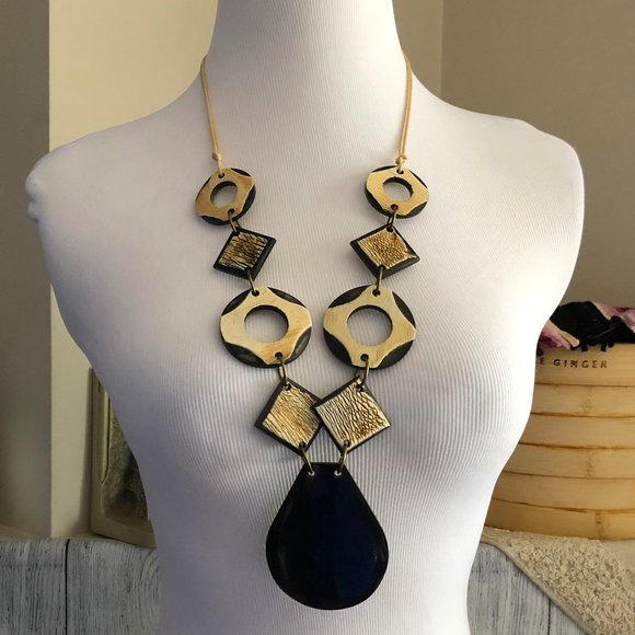 Handmade Jewelry - BNWT BOHO Chunky Wood Look Pendant Necklace